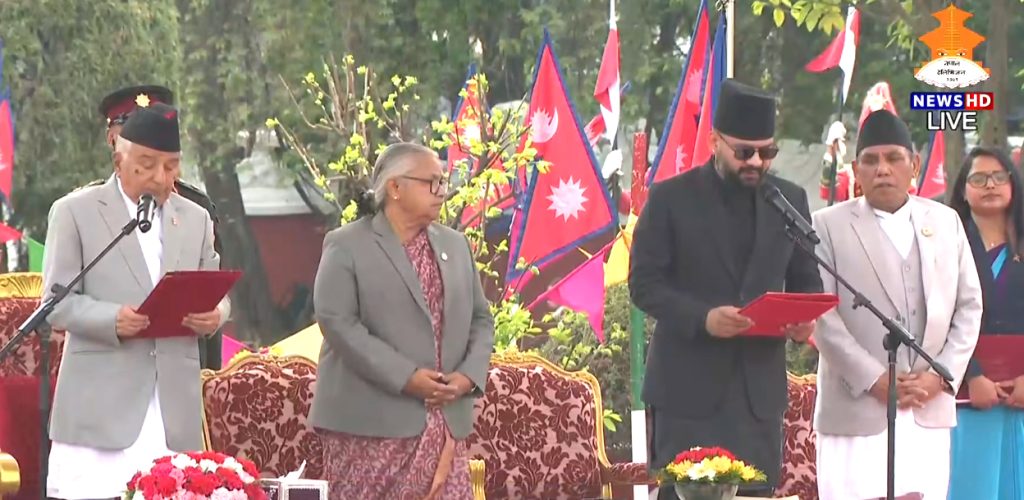 बालेनले लिए प्रधानमन्त्री पदको शपथः ५ पूर्वसरकार प्रमुख सहभागी, ओली अनुपस्थित