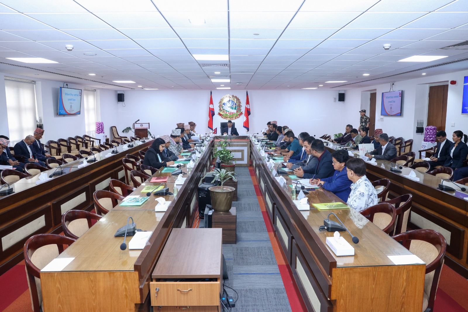 चिकित्सा शिक्षा आयोगको बैठक ; आवासीय चिकित्सकको आन्दोलन फिर्ताका आग्रह