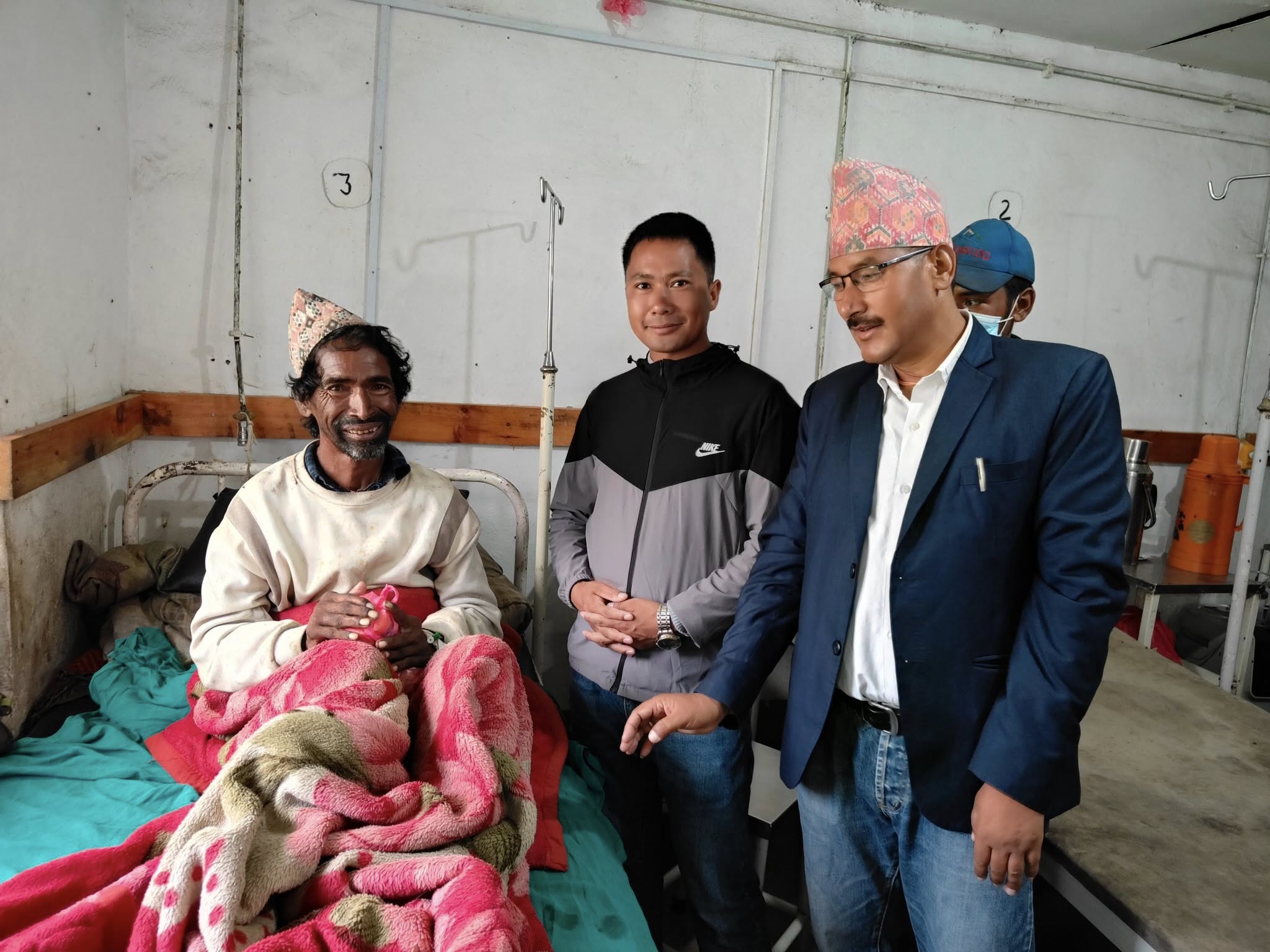 कारागारका कैदीलाई कम्मल र  बिरामीहरुलाई फलफूल बितरण