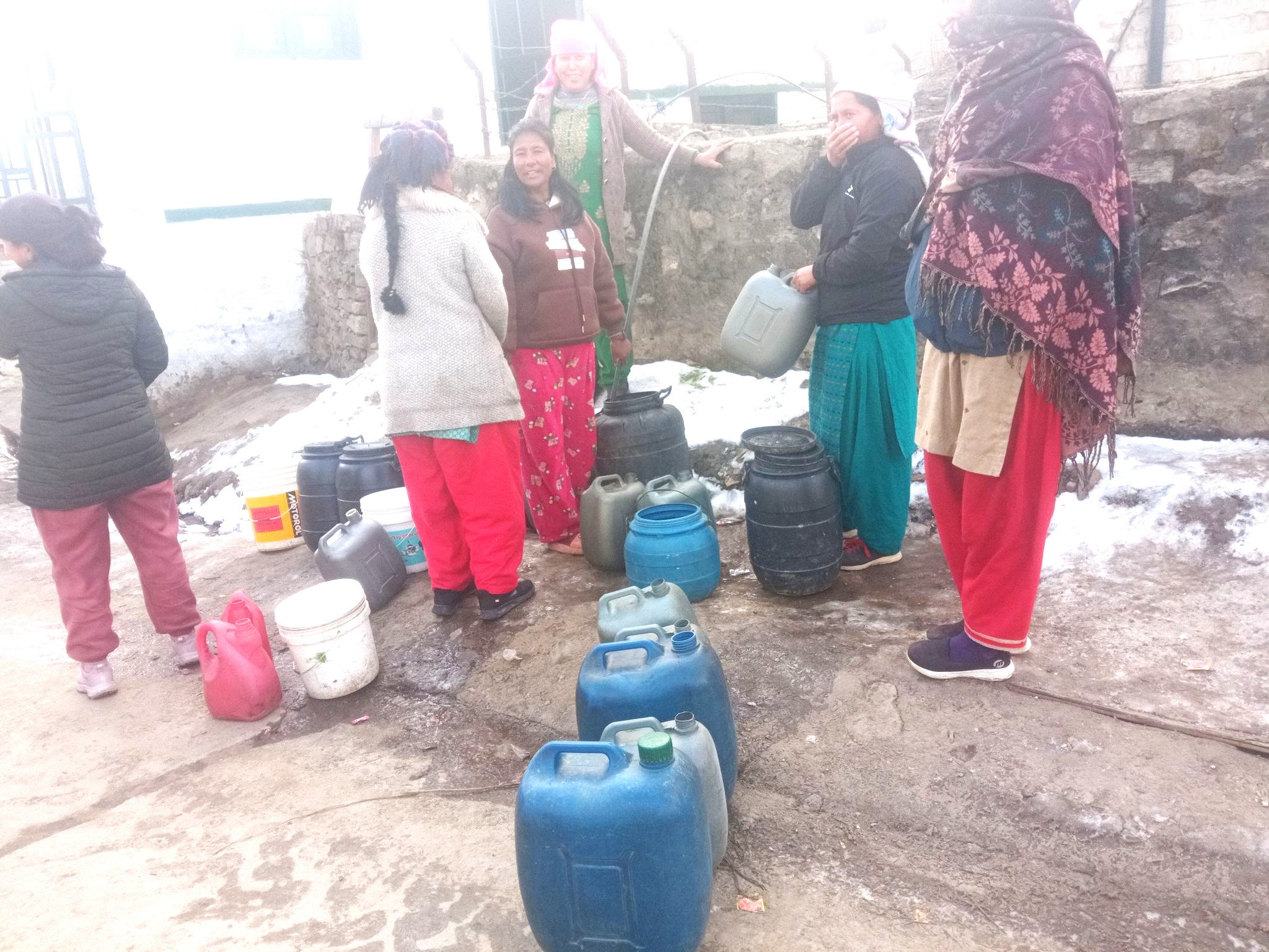 हुम्ला जिल्लाकै मुटु ठानेको सिमकोट बजार क्षेत्रमा खानेपानीको समस्या 