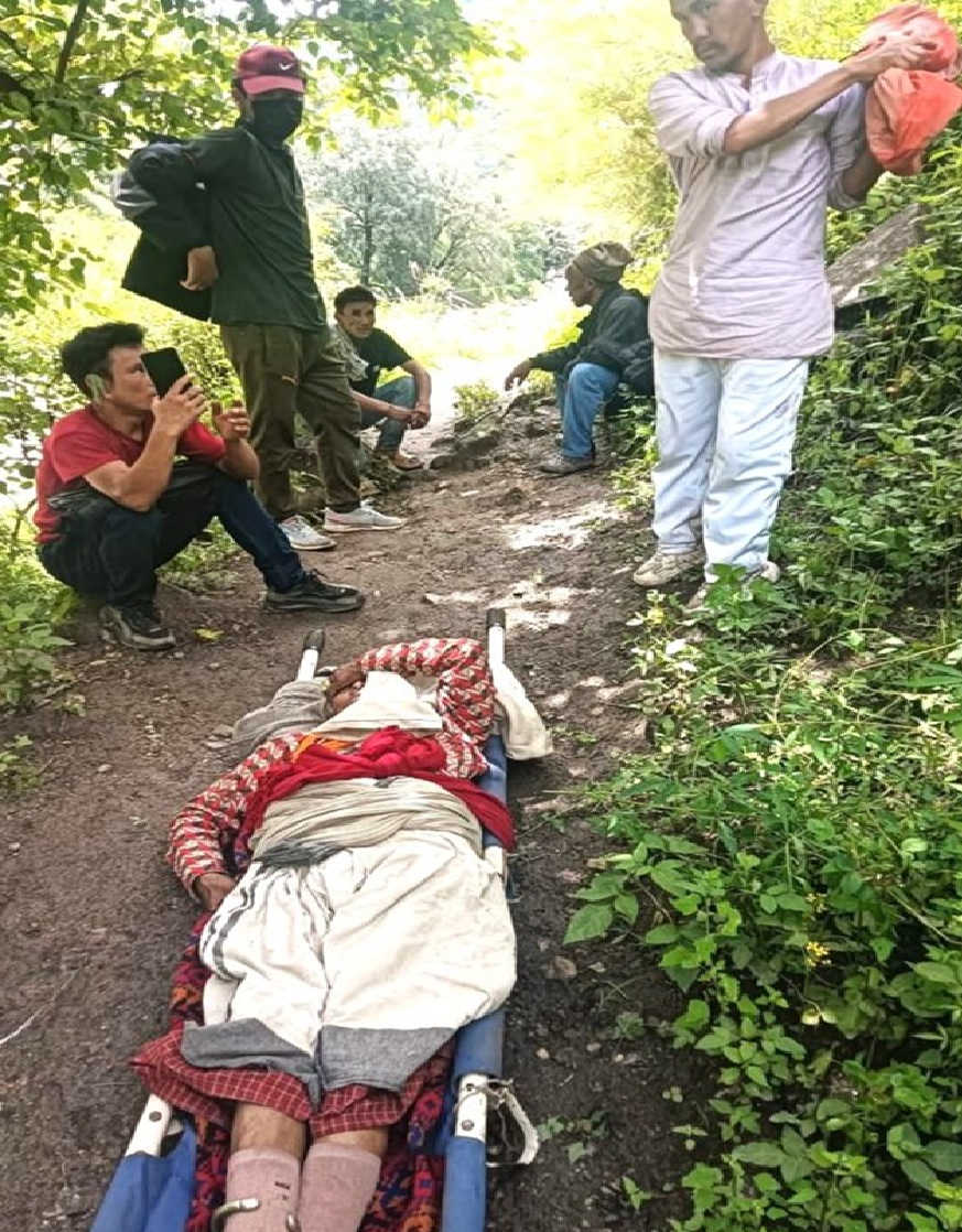 हुम्लाका ज्येष्ठ नागरिकका कहरः स्टेचरको यात्रा, राष्ट्रिय परिचय-पत्र पाउन जात्रा 