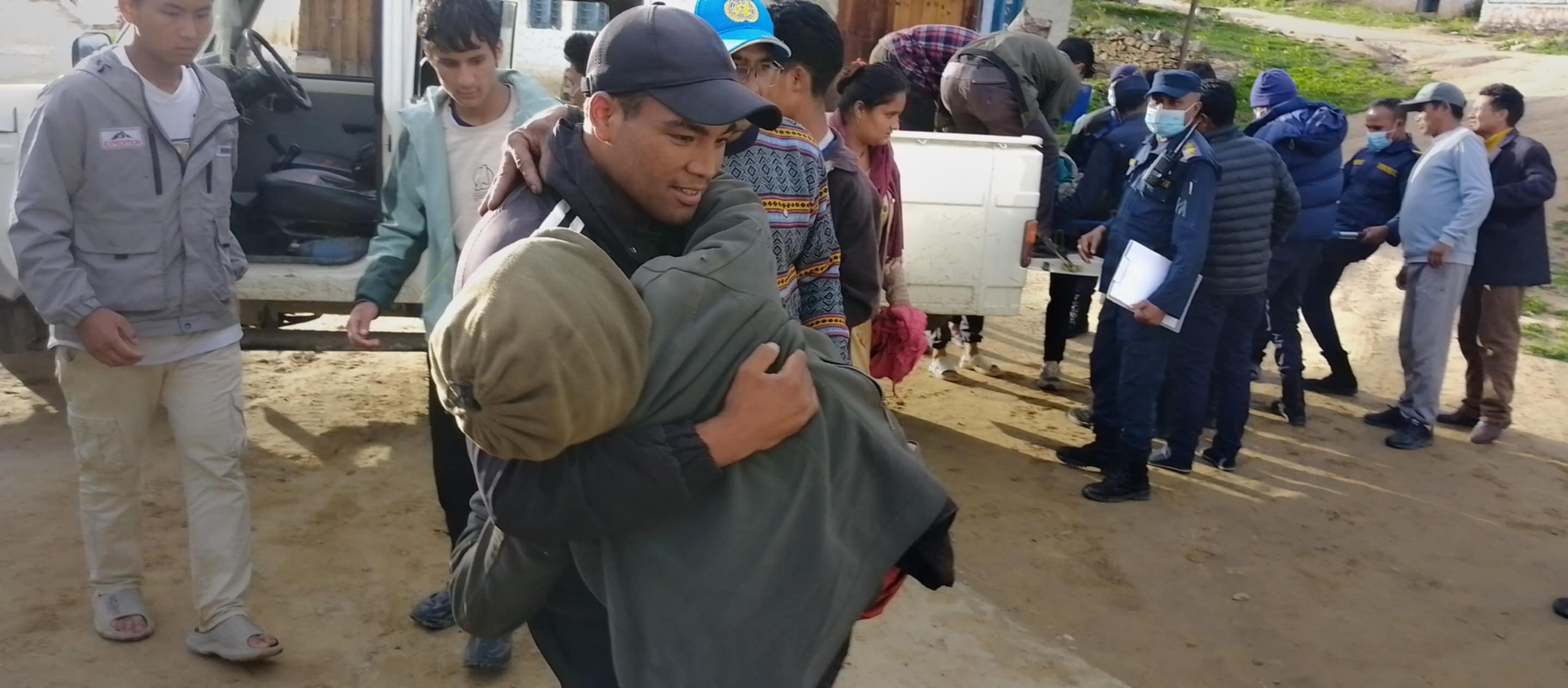 ट्याक्टर दुर्घटनामा पेरेका चार जना घाइतेलाई थप उपचारको लागि जिल्ला बाहिर उदार