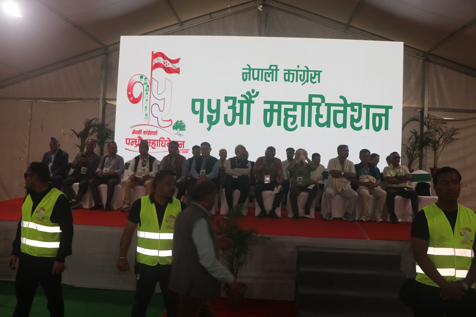 कांग्रेसले केन्द्रीय कार्यसमिति २९७ सदस्यीय बन्ने 