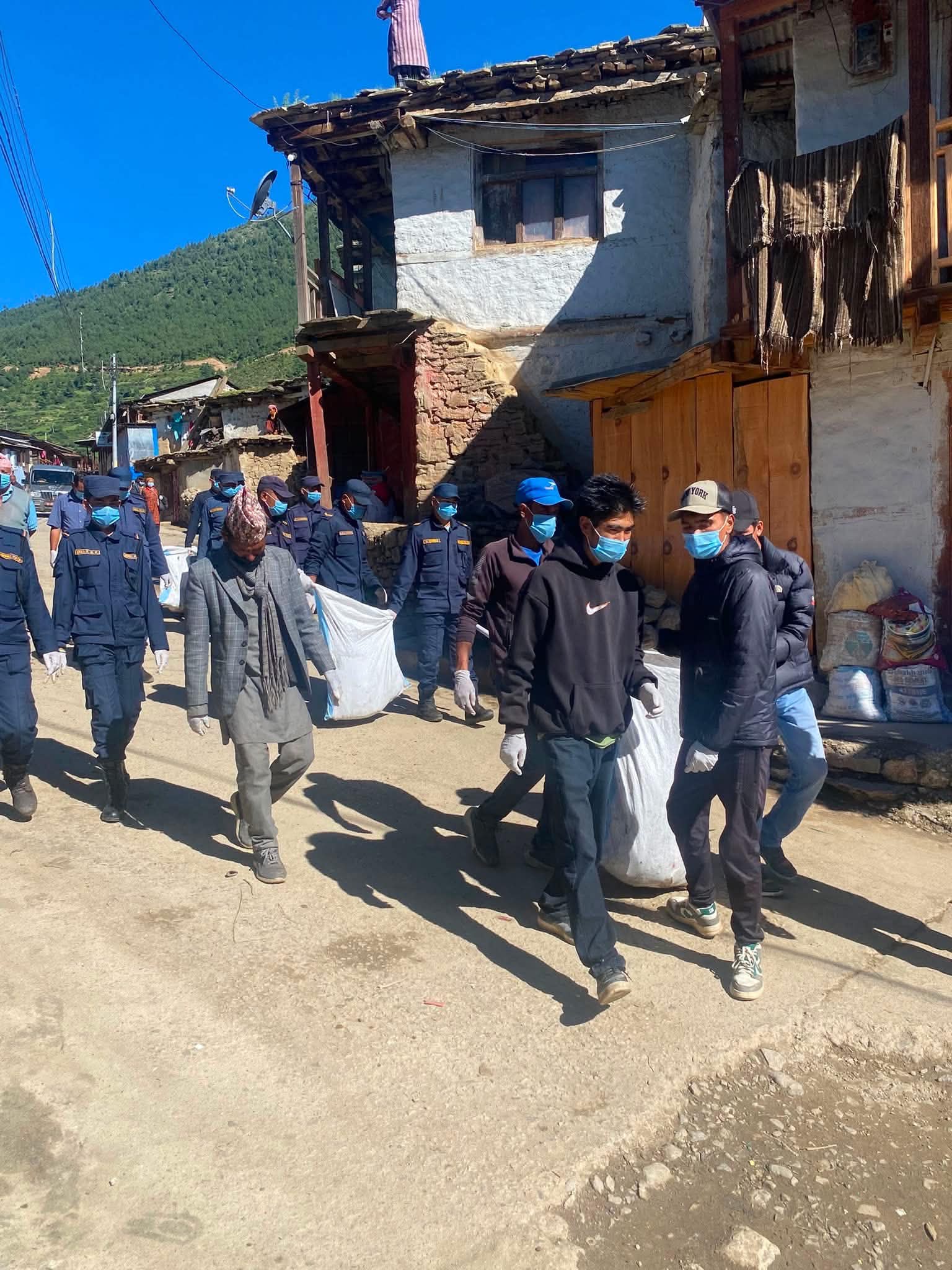  युवा दिवसमा हुम्ला रास्वपा: बजार सरसफाइ देखि  बिरामीलाई फ्रुटी वितरणसम्म