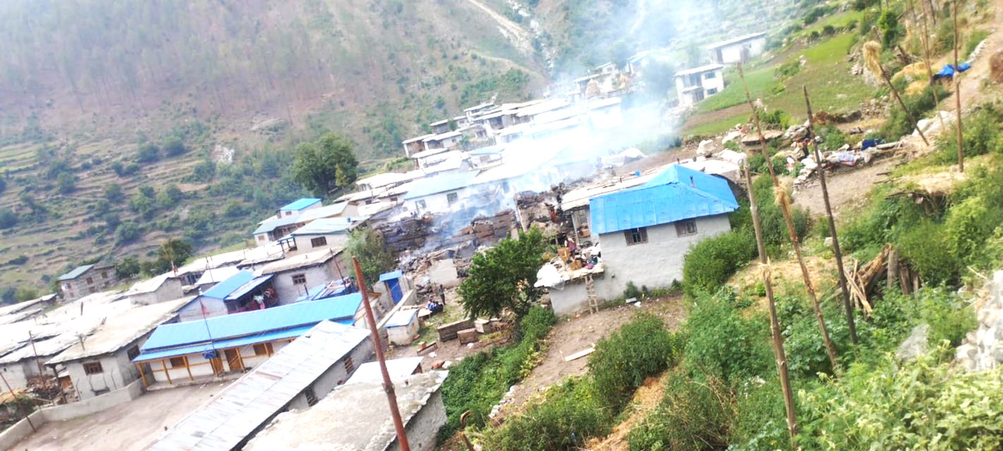 हुम्लाको उनापानी गाँउमा आठ घर जले ध्वस्त
