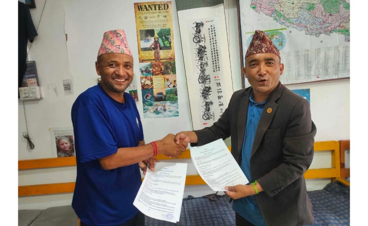 सिमकोटका पन्ध्र सय बालबालिकालाई कर्मफ्लाइट्स फाउण्डेशनले न्यानो कपडा दिने