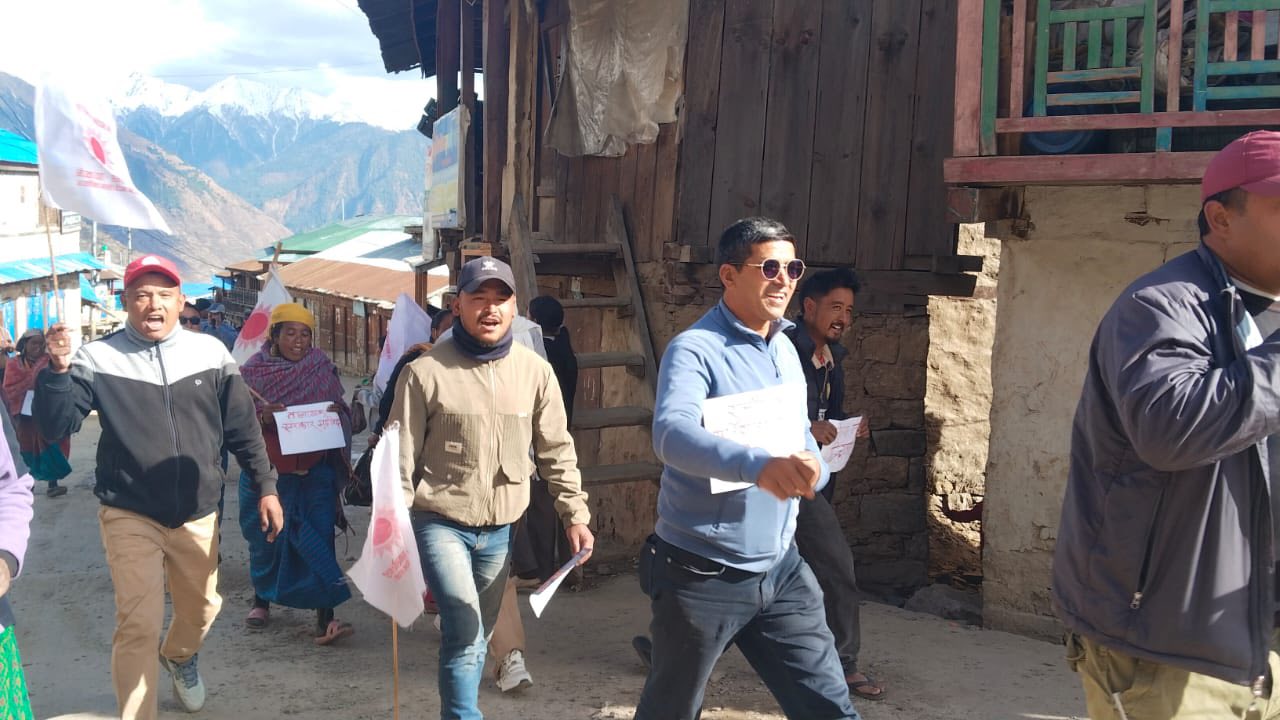 अध्यक्ष ओली रिहाईको माग गर्दै सडकमा उत्रियो हुम्ला एमाले