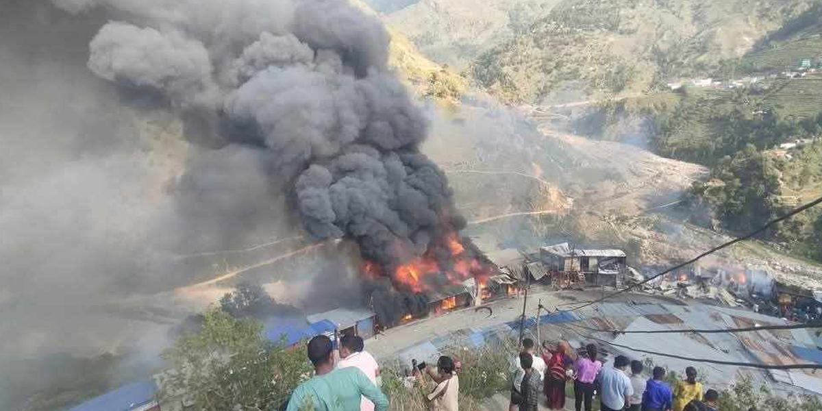 भीषण आगलागीमा परी बाजुराको बाम्का बजारमा ध्वस्त