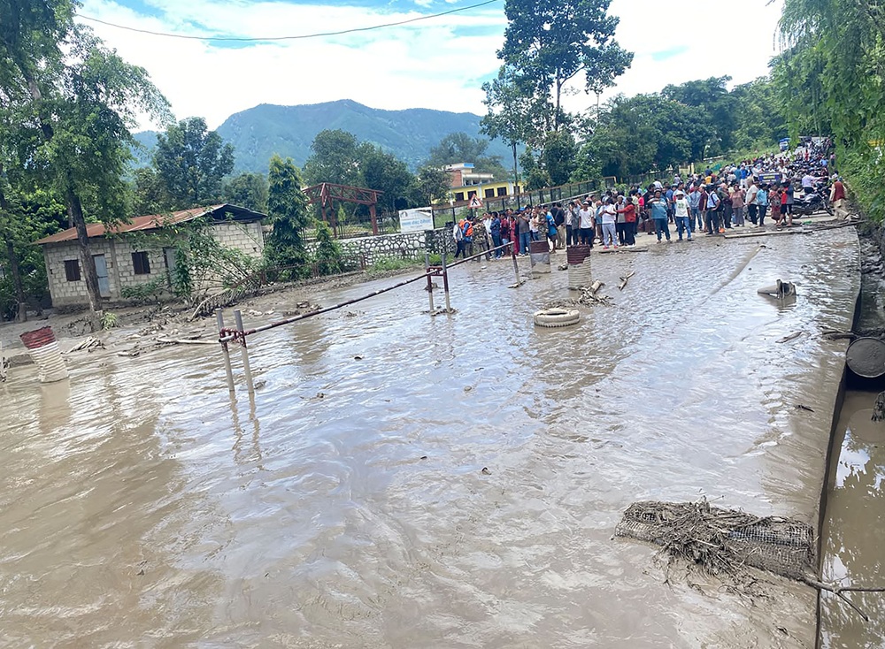 तेह्र तस्बीरमा भोटेकोसीको बाढी 