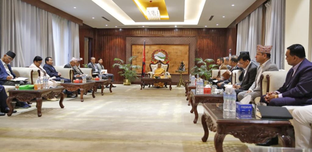 बालुवाटारमा प्रधानमन्त्री कार्कीसँग दलहरूको संवाद सुरु 