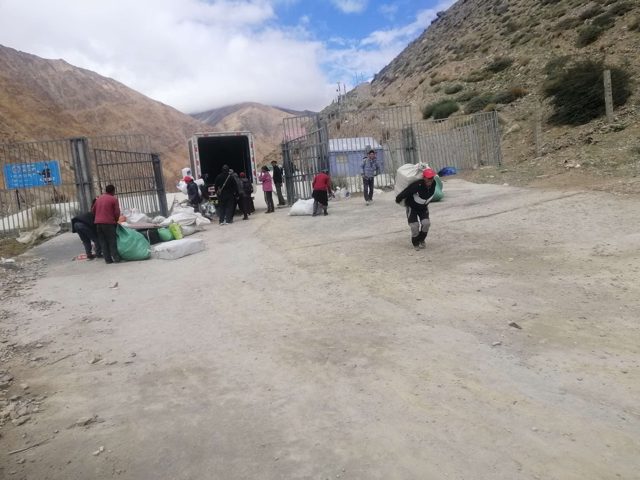 रोजगारको खोजीमा हुम्लाका युवायुवतीको गन्तव्य बन्दै चीनको ताक्लाकोटमा