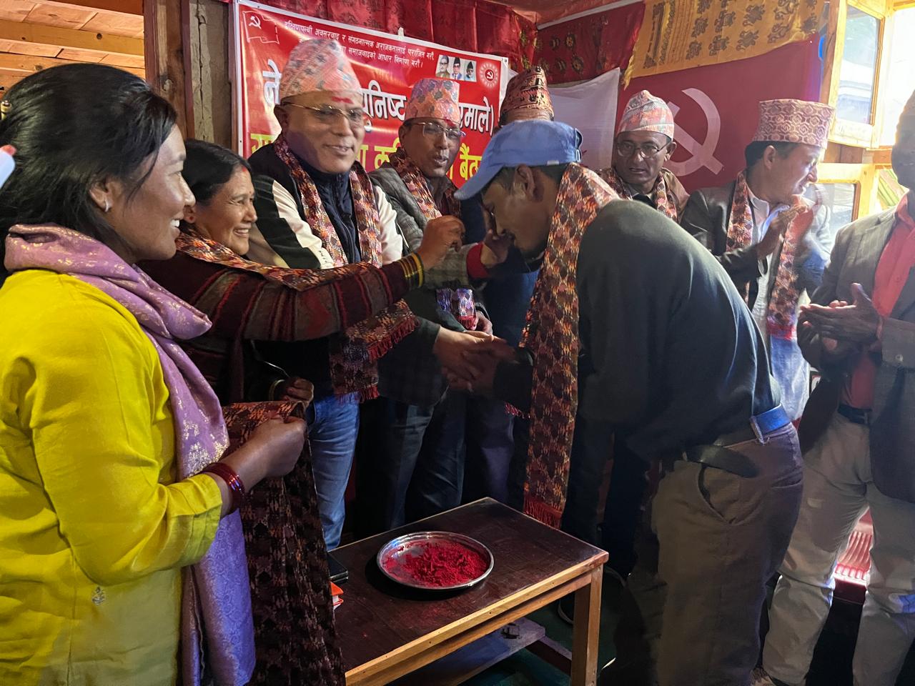 एमालेमा आकर्षण बढ्दै, एकै दिन हुम्लामा १५ घरधुरी प्रवेश (विवरण सहित)