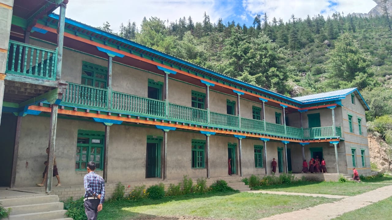 हुम्लाको नाम्ख्युङ महामायाको आधुनिक डिजिटल कक्षाः स्मार्ट बोर्ड बाट पढाई, कम्प्युटर ल्याबबाट अभ्यास  (तस्बतीर सहित)