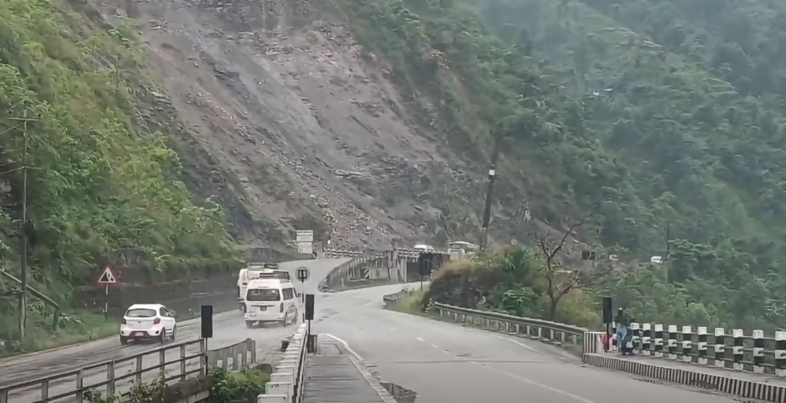 सडक डिभिजन कार्यालयले भन्योः मुग्लिन-नारायणगढ सडकमा अत्यावश्यकबाहेक यात्रा नगर्नू
