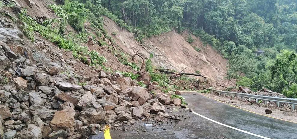 वर्षाले देशभर नौ राजमार्ग अवरुद्ध