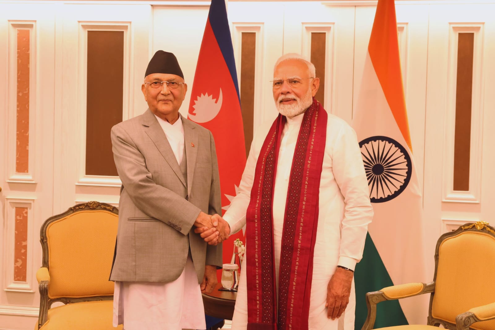 प्रधानमन्त्री ओली र भारतीय प्रधानमन्त्री मोदी बिच भेटवार्ता