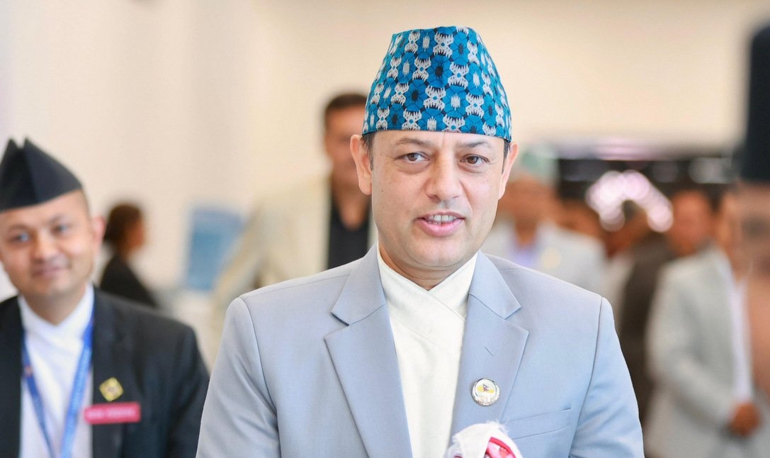 भामुख अर्यालको गाडीलाई सिंहदरबारमै चिटः ट्राफिक नियम उल्लंघन गरेको दोष