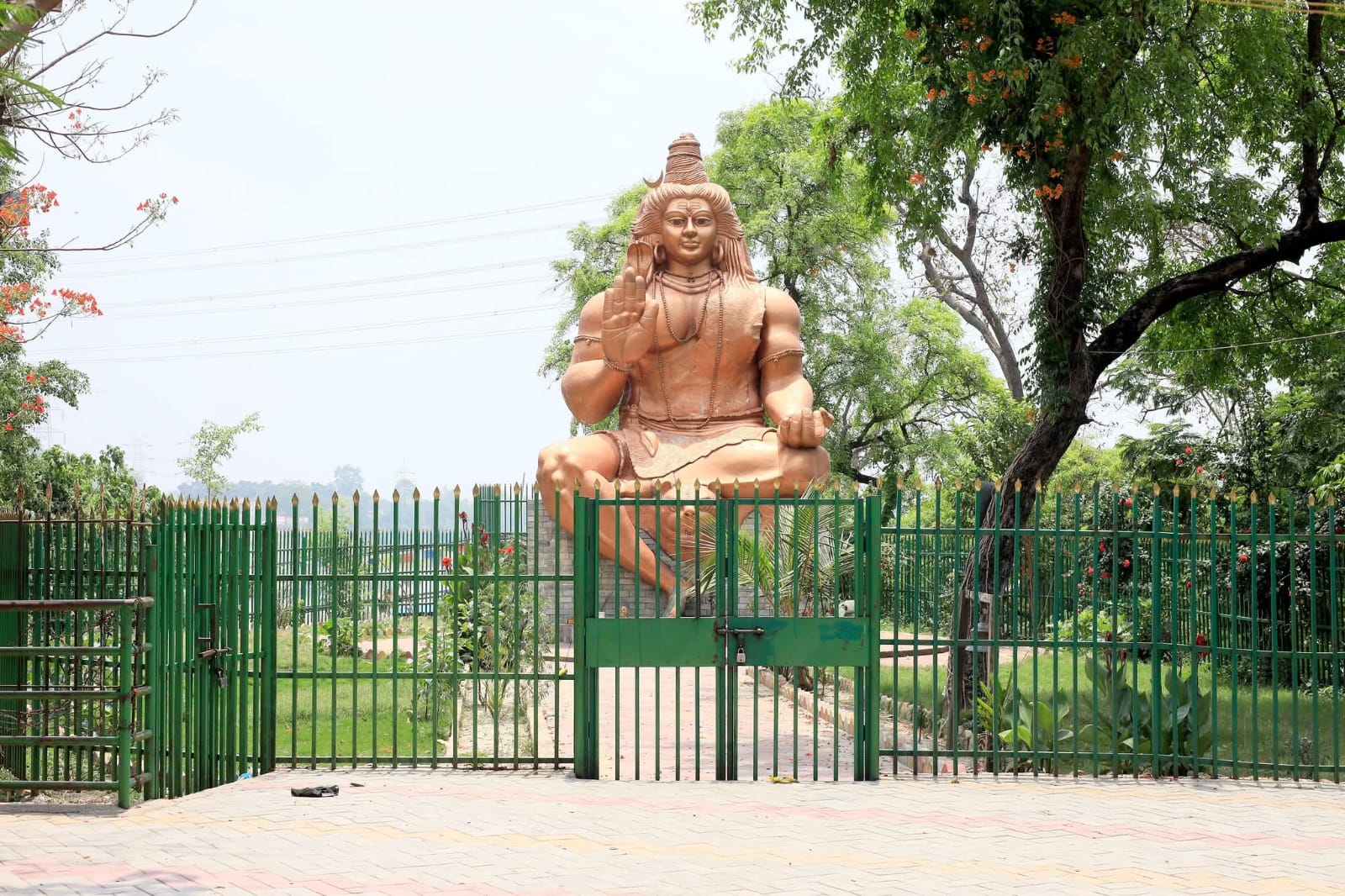 मन्दिरमा पूजा गर्न जाने भक्तजनसँग प्रवेशद्वारमै कर