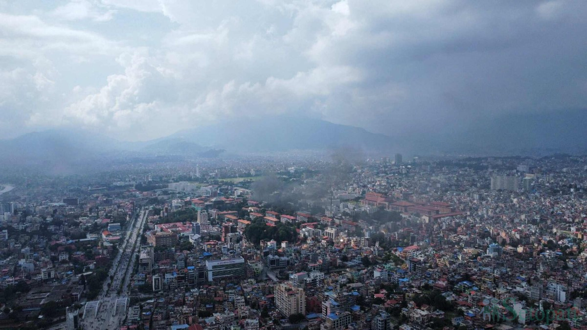 प्रदर्शनकारीको निशानामा नख्खु कागाराः जेलमा आगलागी भएपछि कैदीको भागाभाग