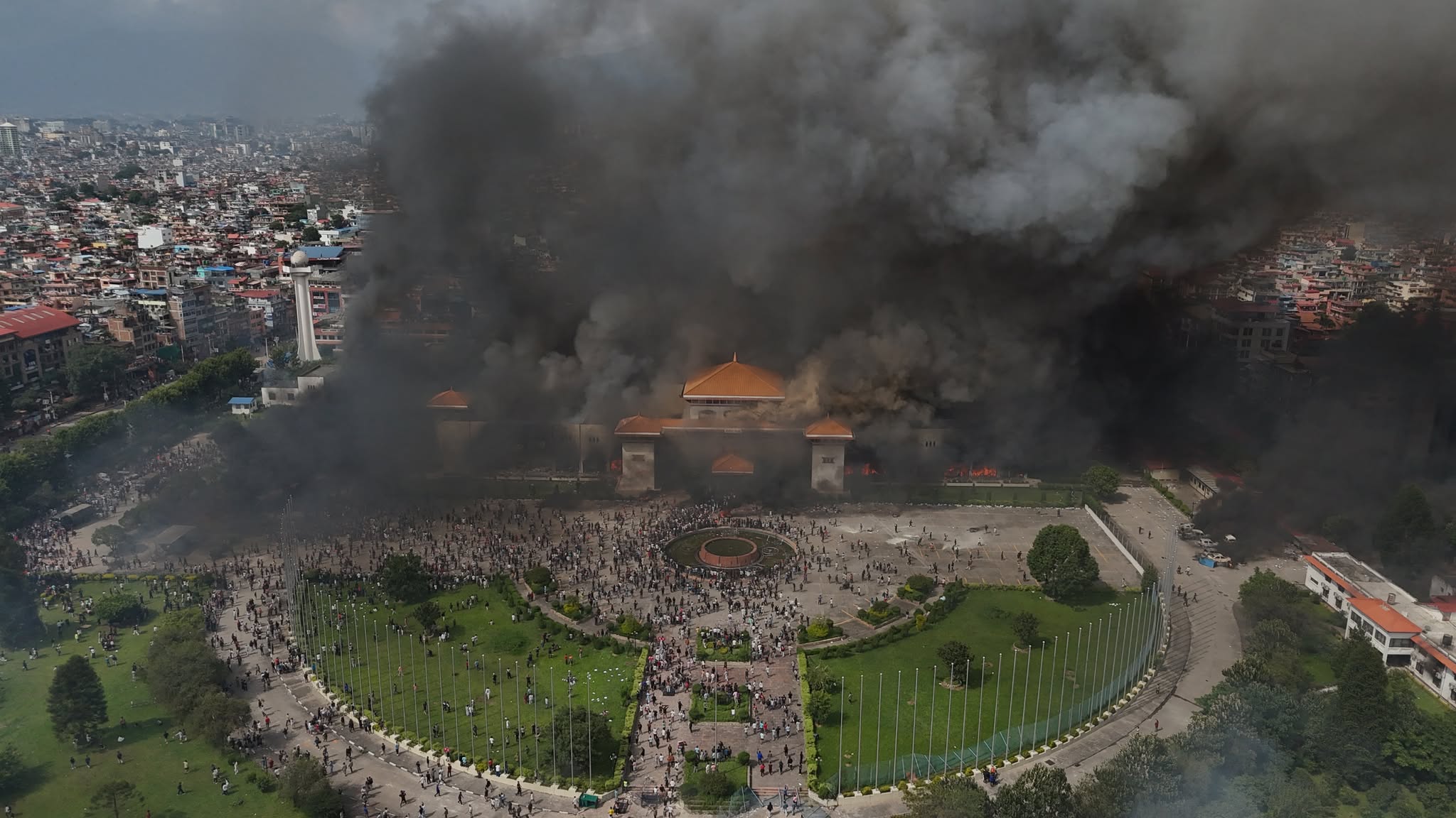 यसरी जल्दैछ संसद भवनः फोटो फिचर  