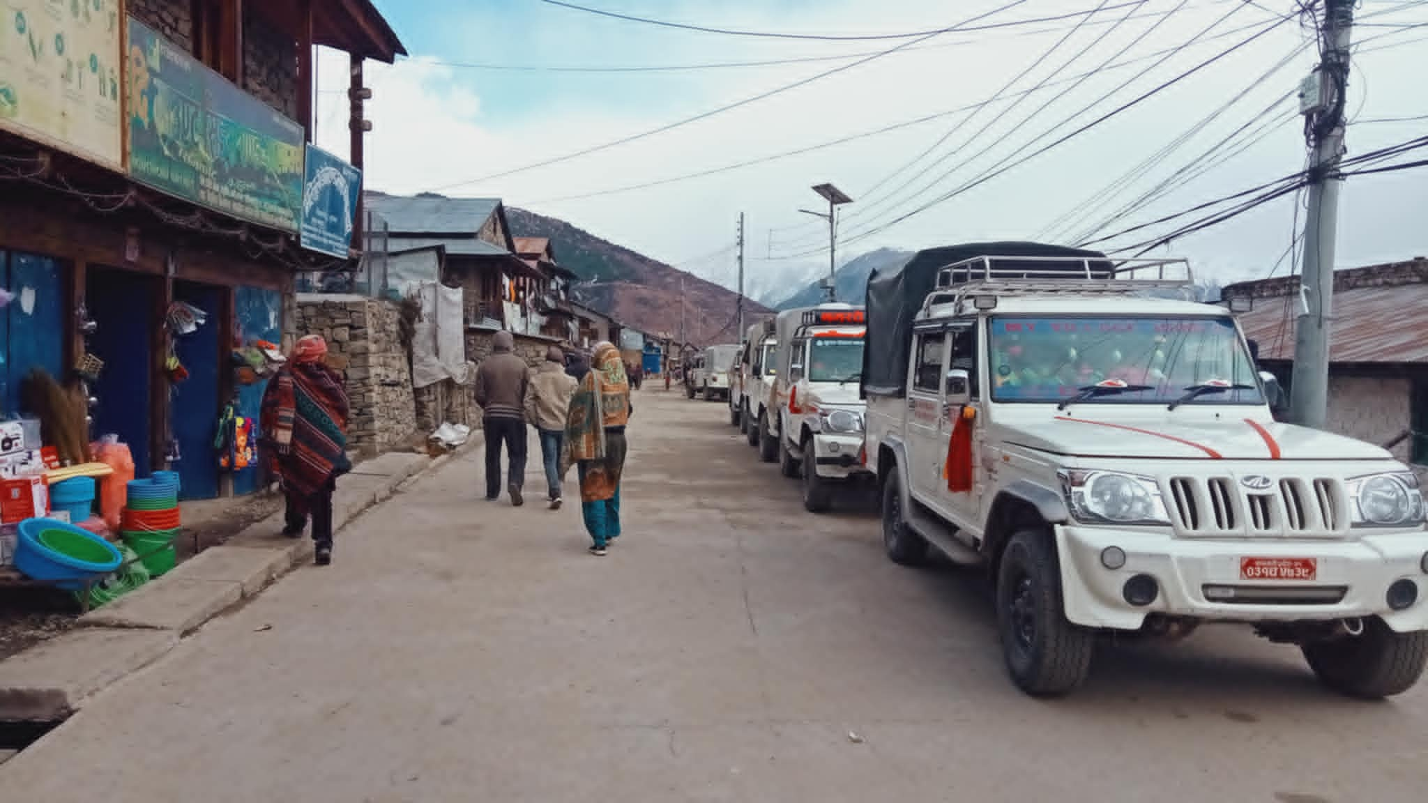 हुम्लाको सदरमुकाम सिमकोटमा सञ्चालन हुँदै आएका सवारी साधनले नयाँ भाडादर रेड उल्लङ्घन गर्दै