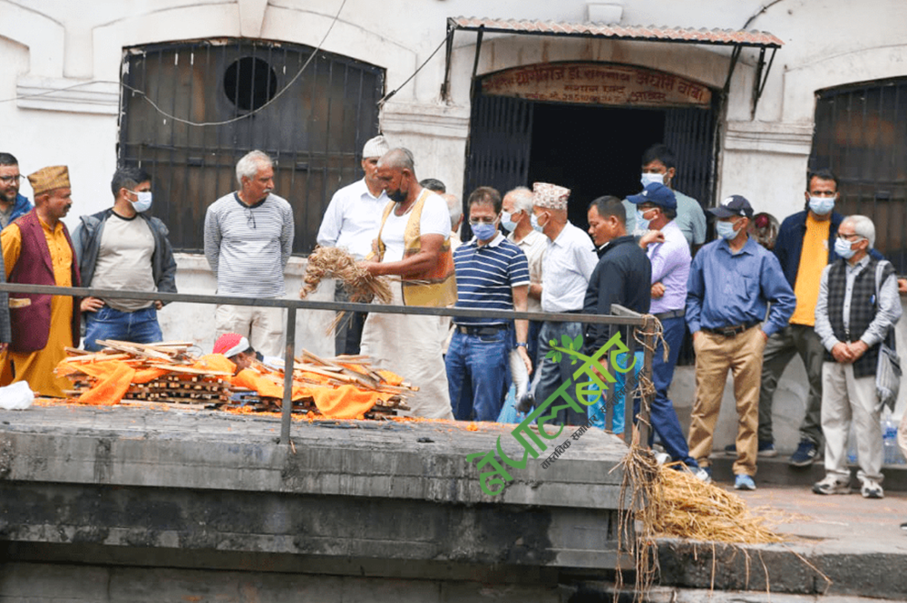 रसुवा बाढीः कुश लाश बनाएर अन्तिम दाहसंस्कार गर्दै आफन्त (फोटो फिचर)