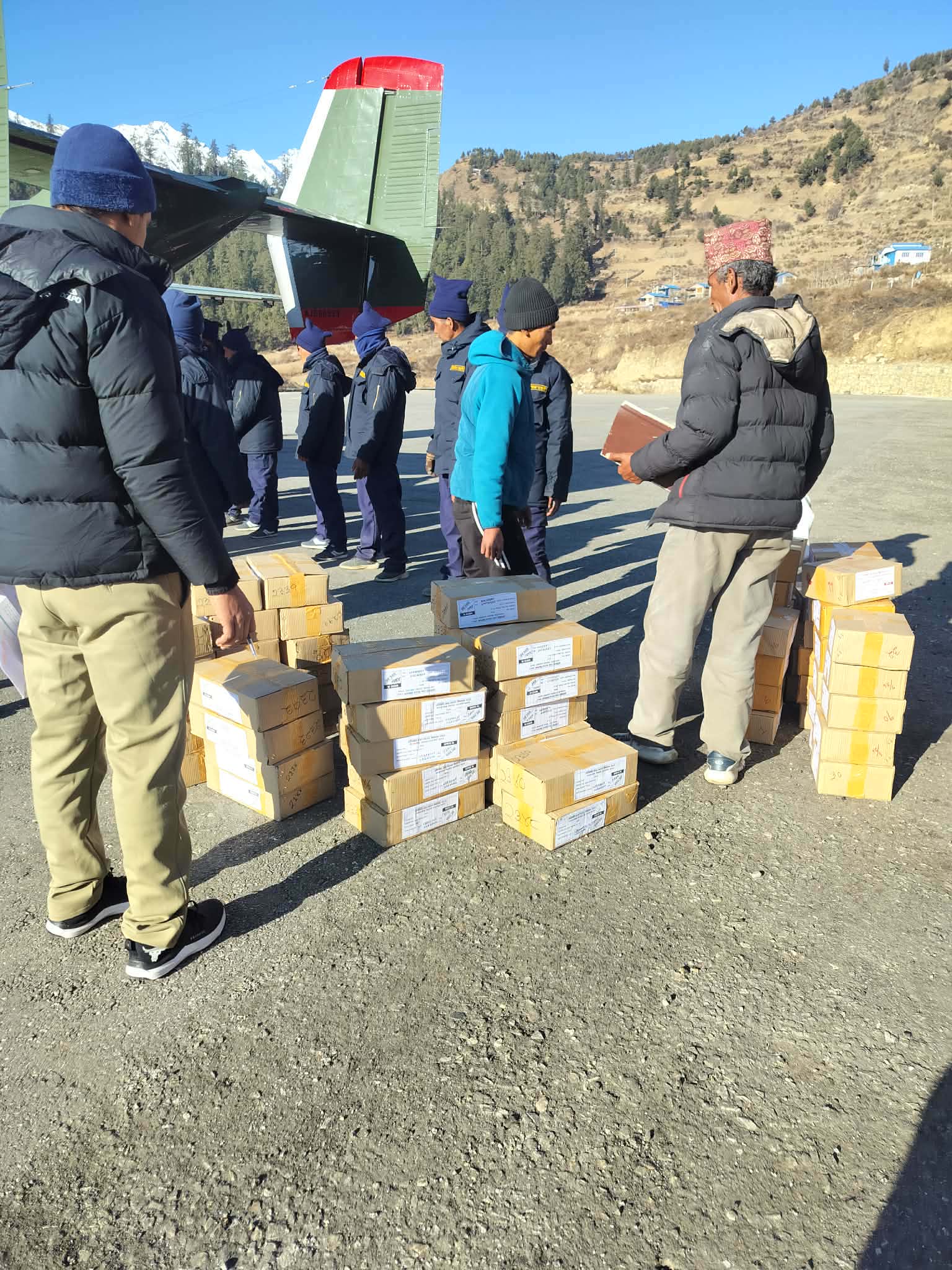 ४३ जिल्लामा निर्वाचन सामग्री ढुवानी सम्पन्न