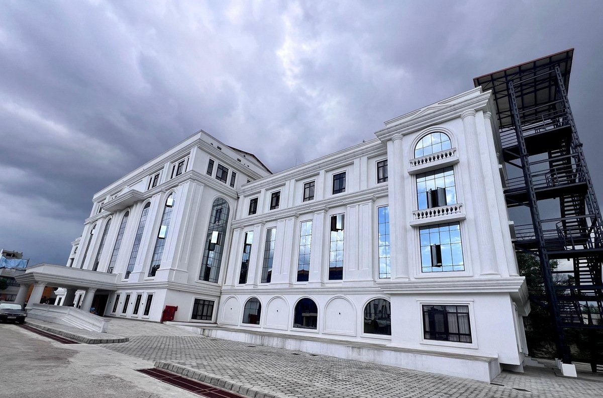 यसरी सजाइदैंछ, नयाँ प्रधानमन्त्री राख्ने सिंहदरबारको कार्यालय (तस्वीरहरू)