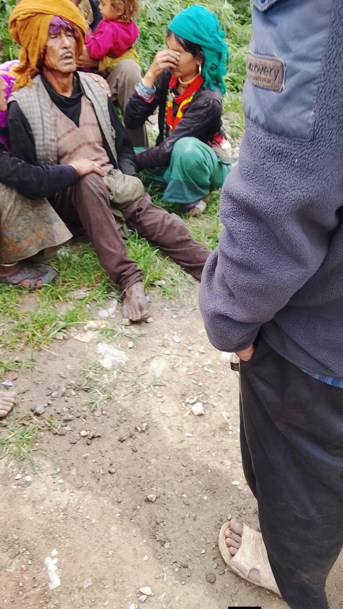 भेरा पहिरो अपडेटः पहिरोमा परेका १२ बाख्रा निकालिए, घाइते शाहीलाई स्वास्थ्य चौकी पुर्‍याइयो 