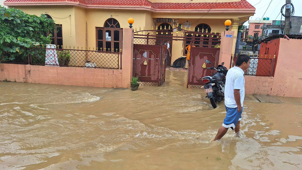 देशभर  बाढीको बितण्डा: ३६ सडक खण्ड अवरुद्ध थुप्रै क्षेत्रमा जोखिम 