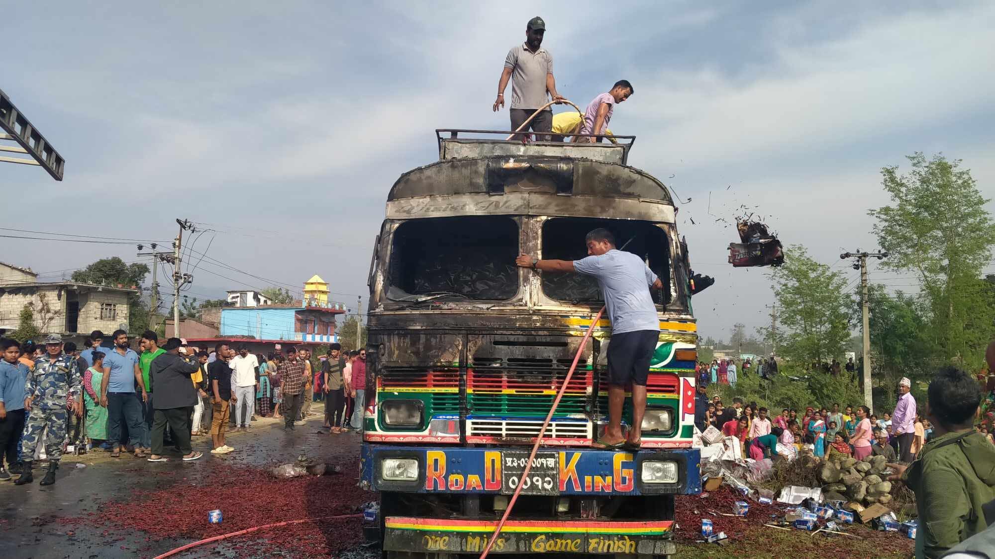 कैलालीमा ट्रकमा आगलागी